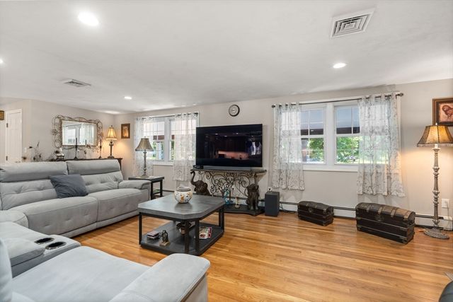 16 Burbank Lane, Lancaster, MA 01523