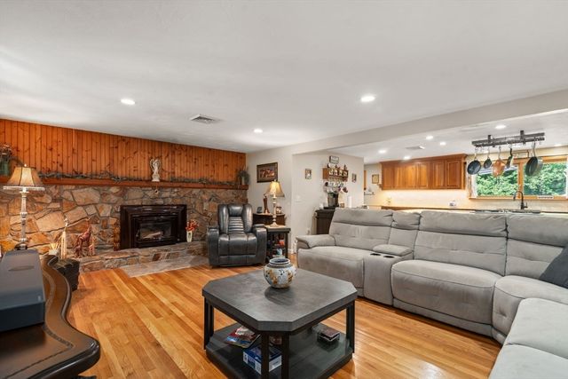 16 Burbank Lane, Lancaster, MA 01523