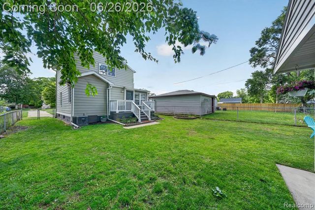 629 Bowers Street, Clawson, MI 48017