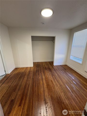2110 NE 85th Street, Seattle, WA 98115