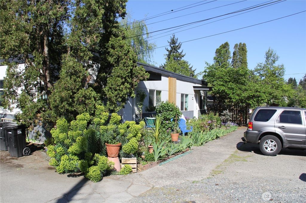 2110 NE 85th Street, Seattle, WA 98115