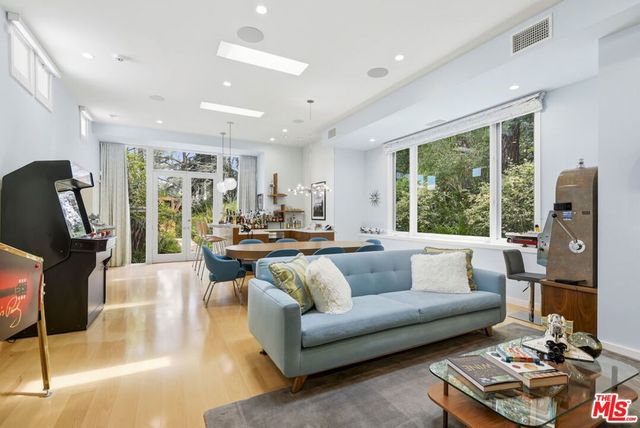 4101 Clear Valley Drive, Encino, CA 91436