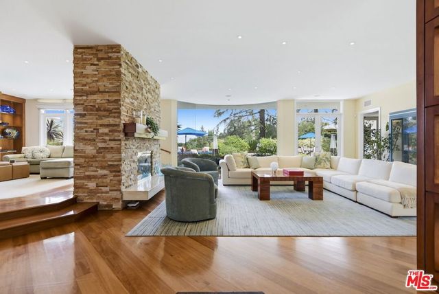 4101 Clear Valley Drive, Encino, CA 91436