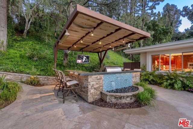 4101 Clear Valley Drive, Encino, CA 91436