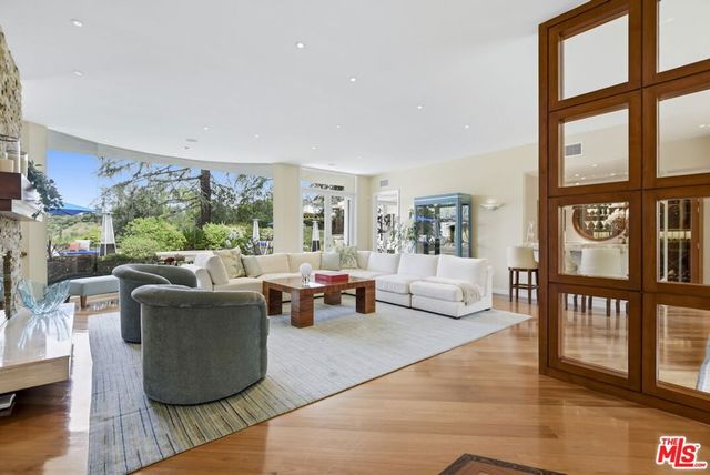 4101 Clear Valley Drive, Encino, CA 91436