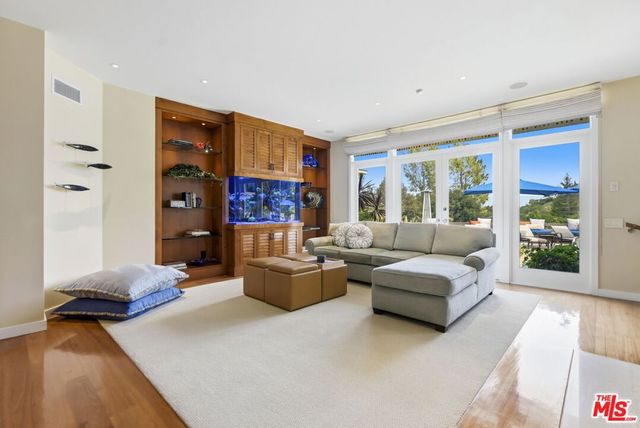 4101 Clear Valley Drive, Encino, CA 91436