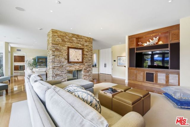 4101 Clear Valley Drive, Encino, CA 91436