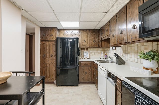 8831 Harrison Avenue 202, Munster, IN 46321