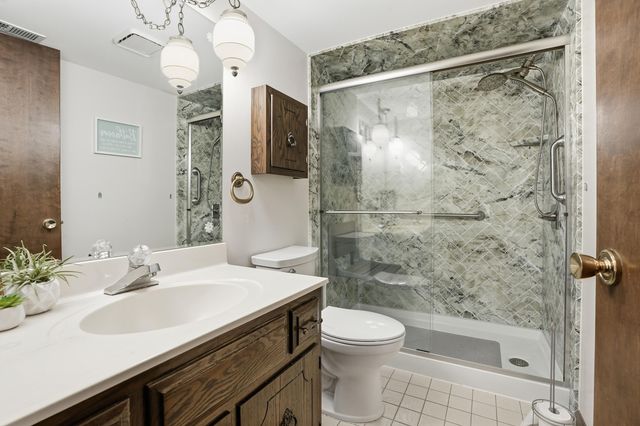 8831 Harrison Avenue 202, Munster, IN 46321