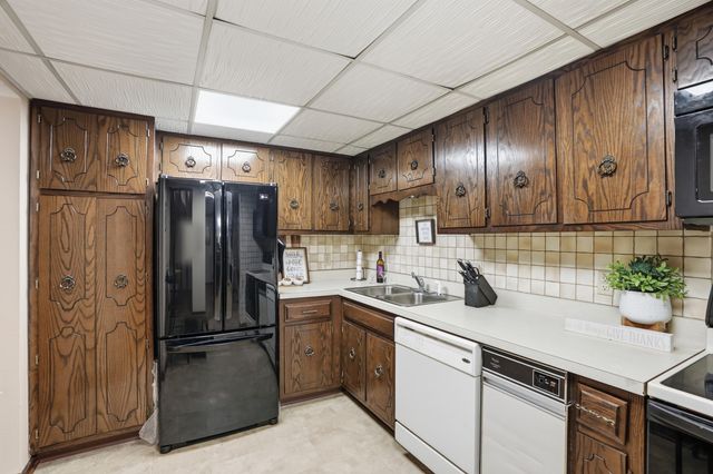 8831 Harrison Avenue 202, Munster, IN 46321