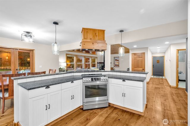 23605 SE 132nd Way, Issaquah, WA 98027