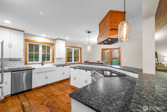 23605 SE 132nd Way, Issaquah, WA 98027