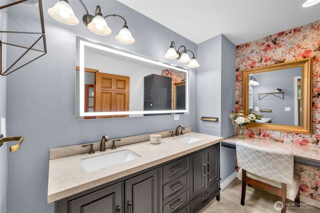 23605 SE 132nd Way, Issaquah, WA 98027