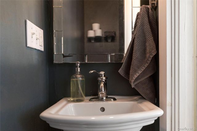 10 Fred Hessinger Road, Callicoon Center, NY 12724