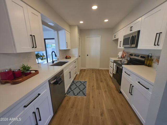 10821 W AMBER Trail, Sun City, AZ 85351