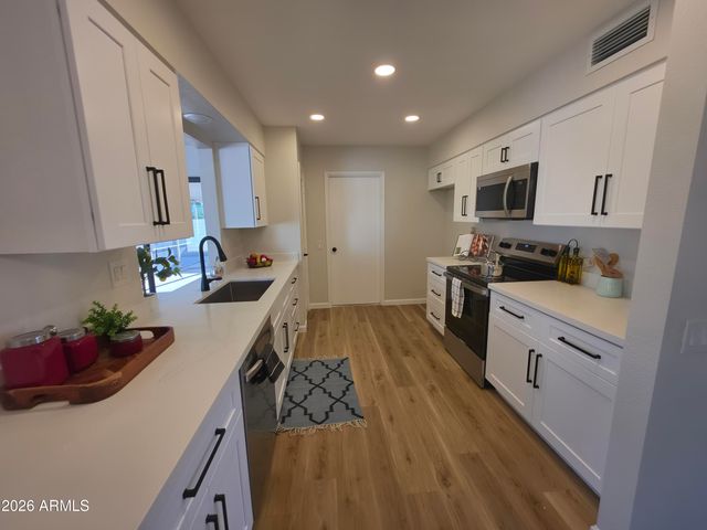 10821 W AMBER Trail, Sun City, AZ 85351
