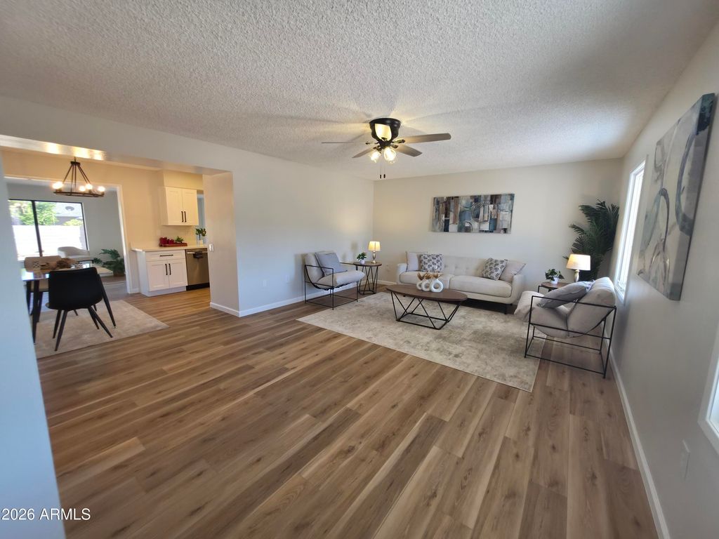 10821 W AMBER Trail, Sun City, AZ 85351