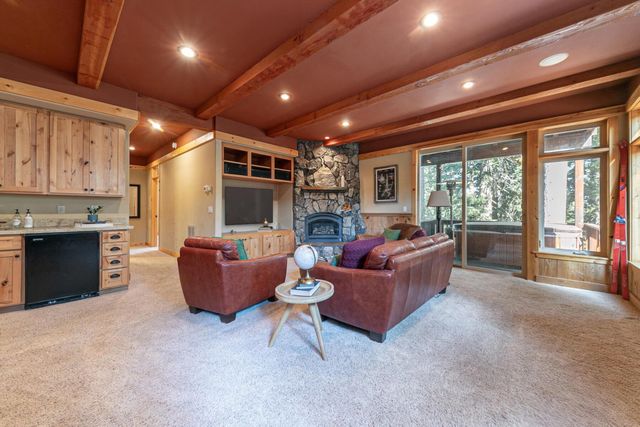11707 Skislope Way, Truckee, CA 96161