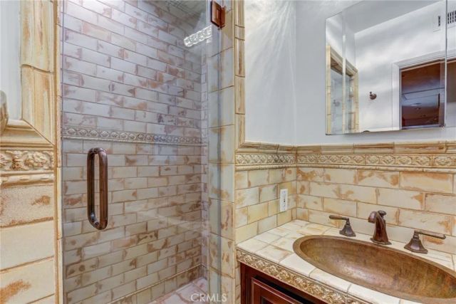 2740 Hutton Drive, Beverly Hills, CA 90210