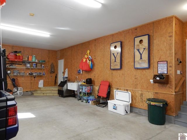 718 Marina Village Dr # 9, Grand Rivers, KY 42045