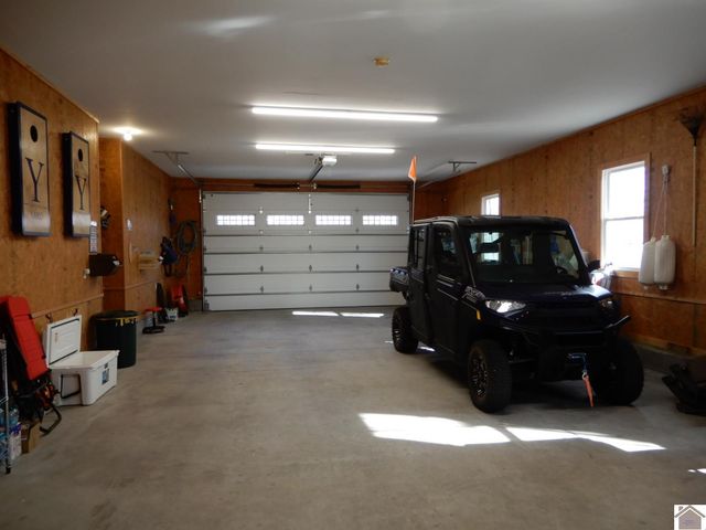 718 Marina Village Dr # 9, Grand Rivers, KY 42045