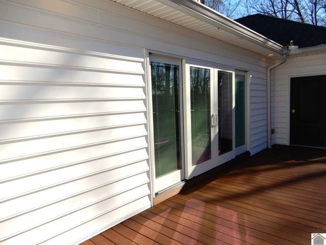 718 Marina Village Dr # 9, Grand Rivers, KY 42045