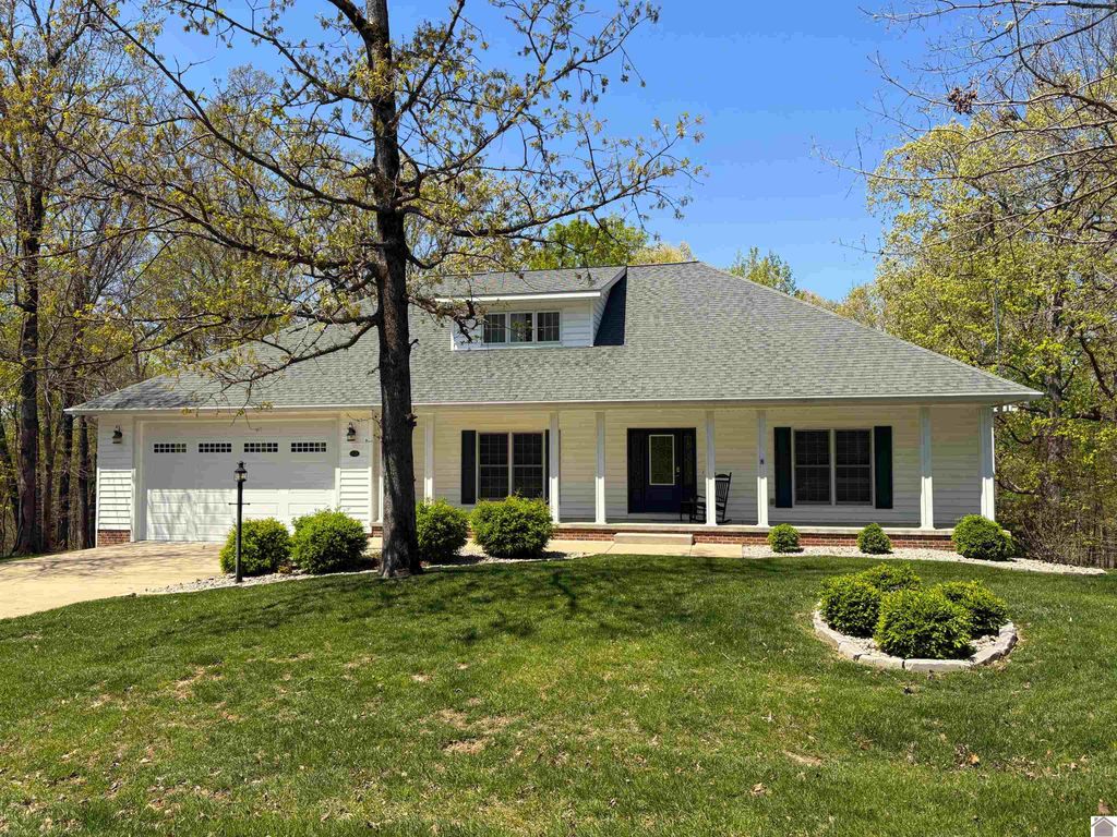 718 Marina Village Dr # 9, Grand Rivers, KY 42045