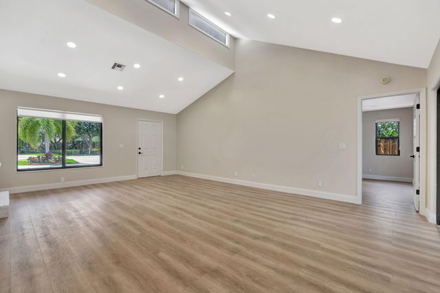 18975 SE County Line Road, Tequesta, FL 33469