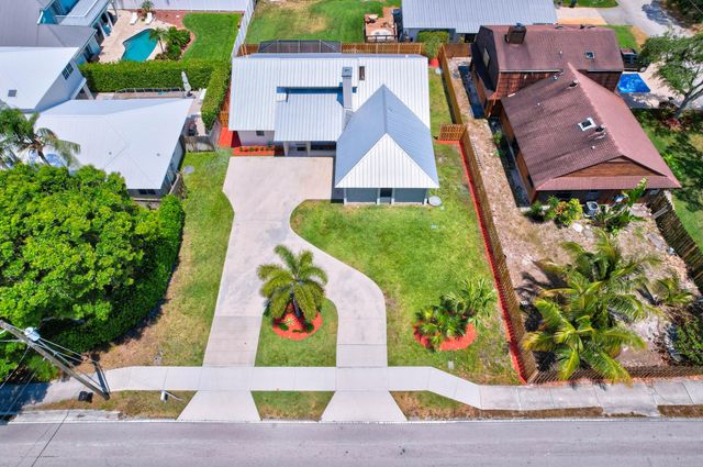 18975 SE County Line Road, Tequesta, FL 33469