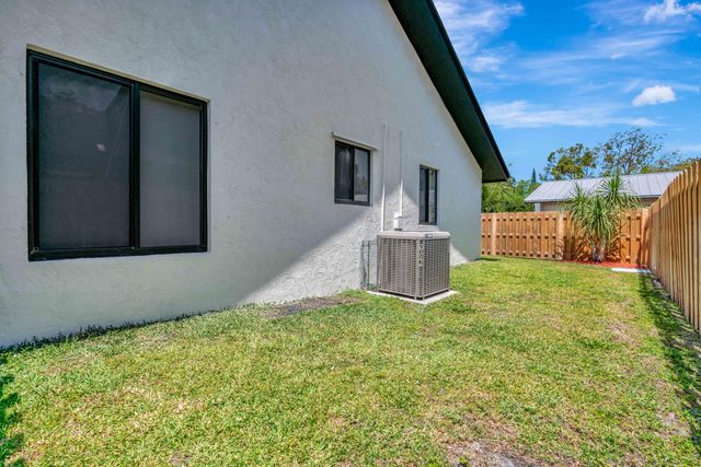 18975 SE County Line Road, Tequesta, FL 33469
