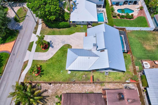 18975 SE County Line Road, Tequesta, FL 33469
