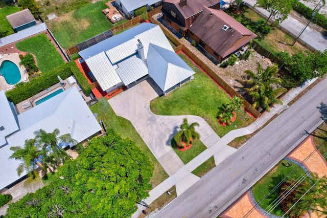 18975 SE County Line Road, Tequesta, FL 33469
