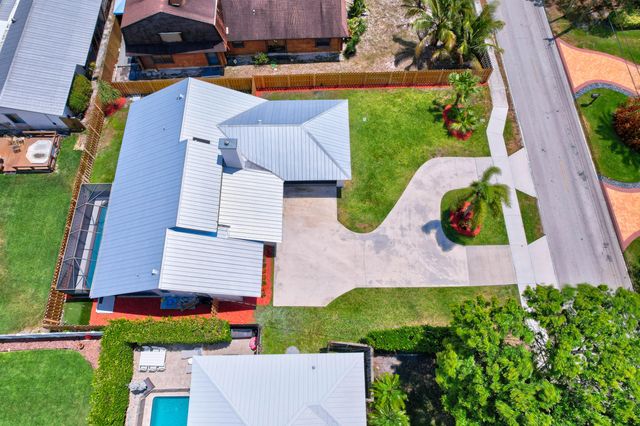 18975 SE County Line Road, Tequesta, FL 33469