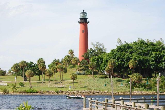 18975 SE County Line Road, Tequesta, FL 33469
