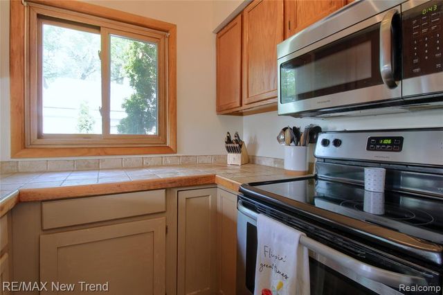 2475 Jackson Boulevard, Highland, MI 48356
