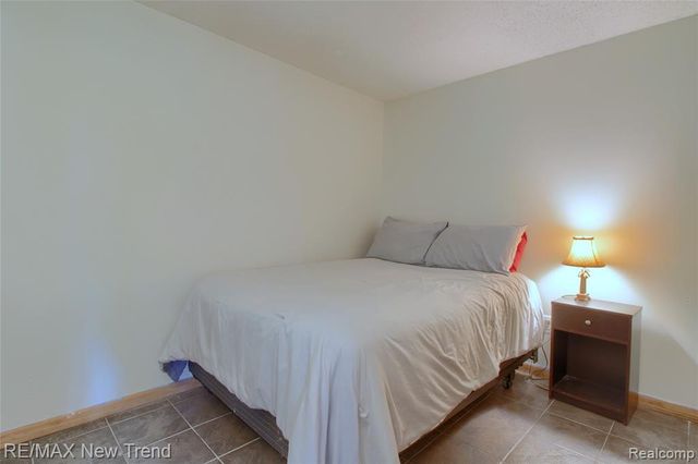 2475 Jackson Boulevard, Highland, MI 48356