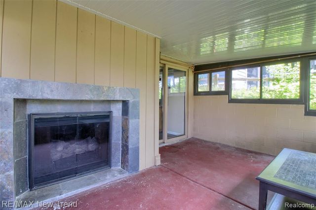 2475 Jackson Boulevard, Highland, MI 48356
