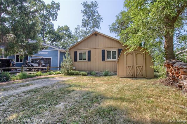 2475 Jackson Boulevard, Highland, MI 48356