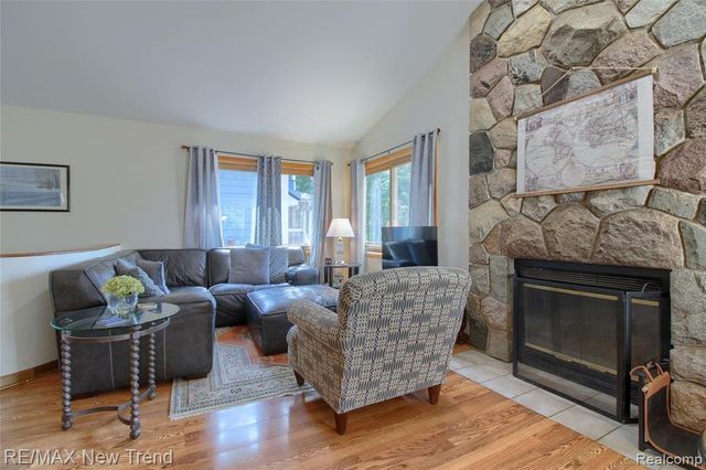 2475 Jackson Boulevard, Highland, MI 48356