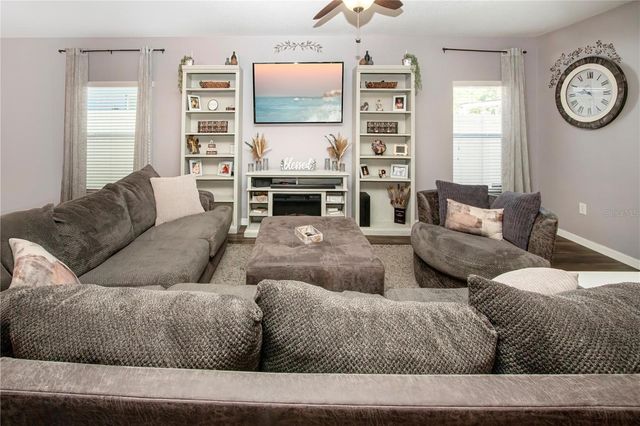 11330 VILLAS ON THE GREEN DRIVE, Riverview, FL 33579