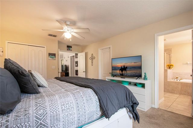 11330 VILLAS ON THE GREEN DRIVE, Riverview, FL 33579