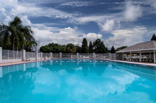 11330 VILLAS ON THE GREEN DRIVE, Riverview, FL 33579
