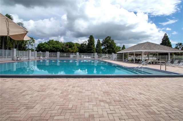 11330 VILLAS ON THE GREEN DRIVE, Riverview, FL 33579