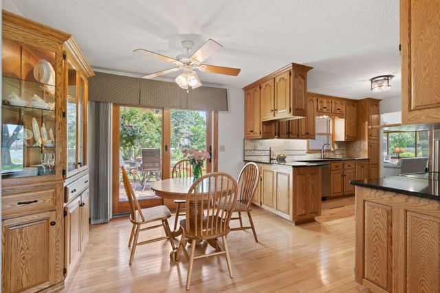 15700 5th Avenue N, Plymouth, MN 55447