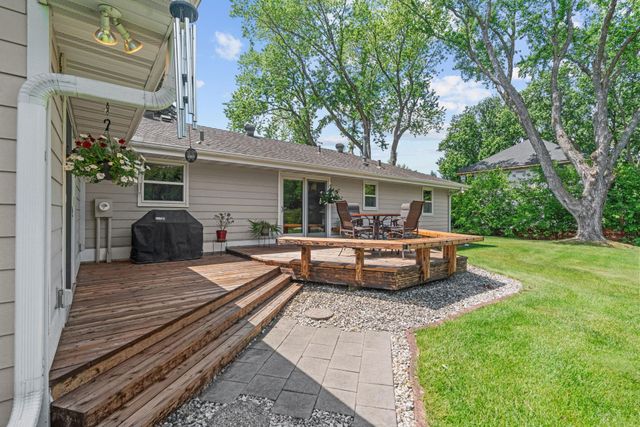 15700 5th Avenue N, Plymouth, MN 55447
