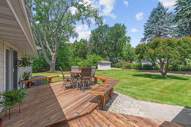 15700 5th Avenue N, Plymouth, MN 55447