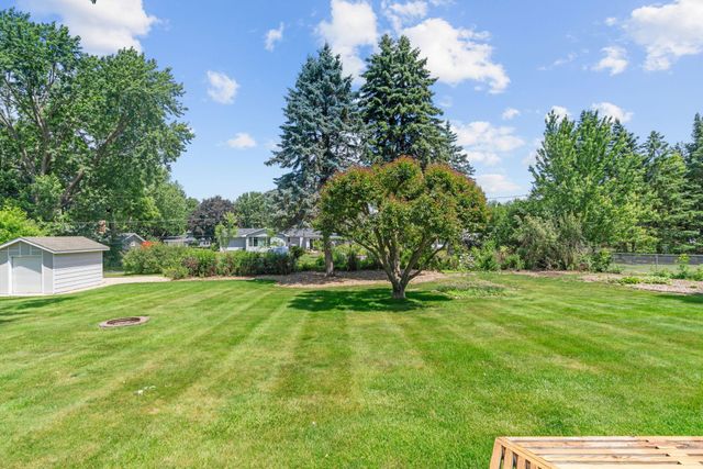 15700 5th Avenue N, Plymouth, MN 55447