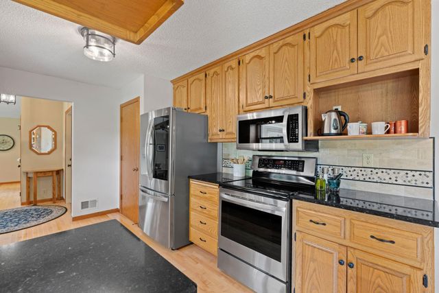 15700 5th Avenue N, Plymouth, MN 55447