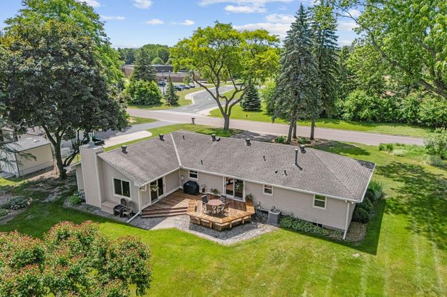 15700 5th Avenue N, Plymouth, MN 55447
