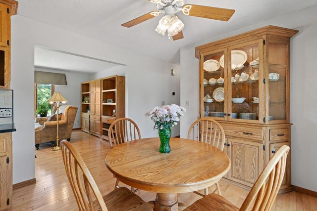 15700 5th Avenue N, Plymouth, MN 55447
